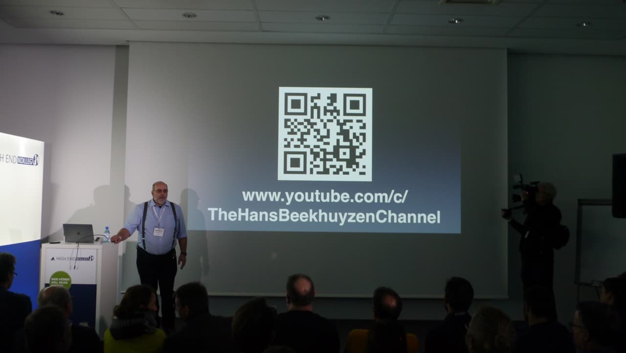 Hans Beekhuyzen vor der Leinwand