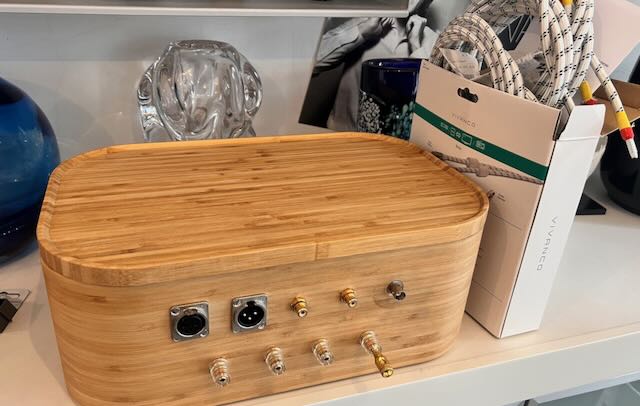 Grounding Box mit Kabeln