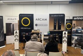 Kaum ein Platz zu ergattern bei der Vorführung von Arcam und Monitor Audio, klingt prächtig